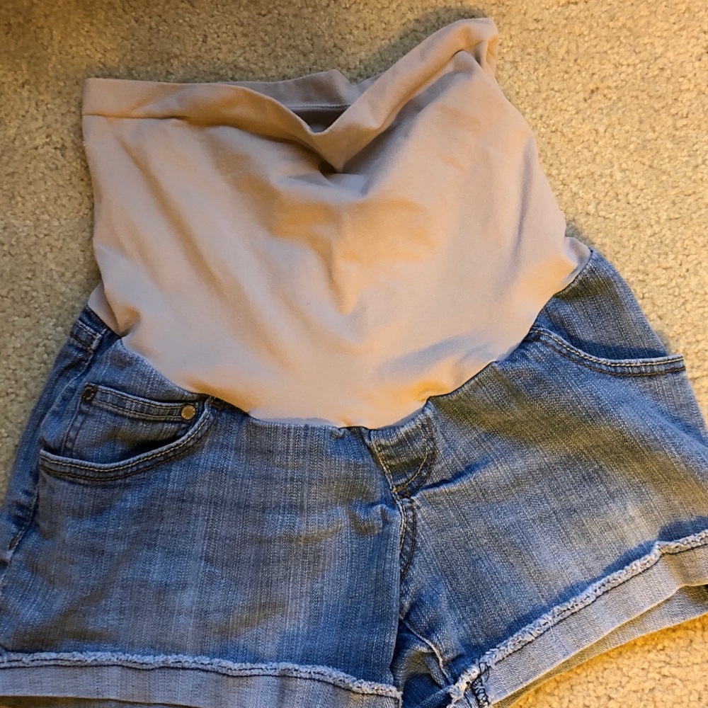Maternity shorts from pea in the pod. Size small.